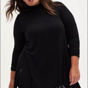 Torrid BLACK HACCI MOCK NECK SHARKBITE TEE 00/M/10